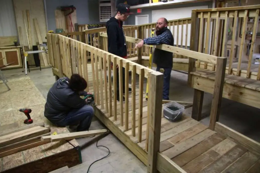 how to build a temporary wooden wheelchair ramp